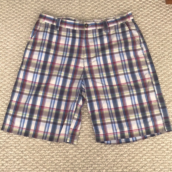 Izod Other - IZOD Plaid Flat Front Shorts